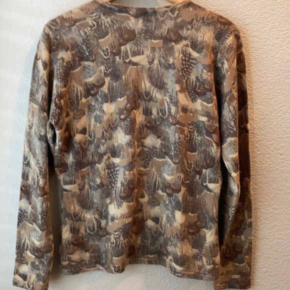 Neiman Marcus Cashmere V Neck Sweater - Picture 6 of 15